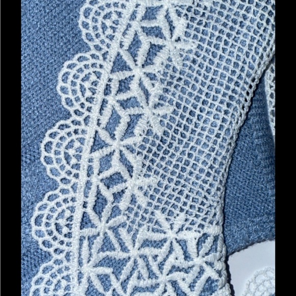 Elegant Blue Women’s Sweater with Lace Collar - Picture 3 of 8